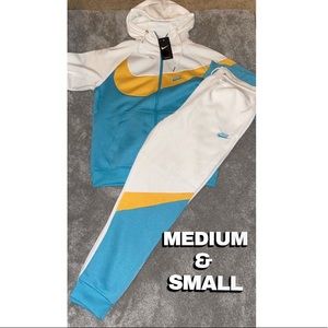 Nike sweatsuits❗️many different colors and sizes✅